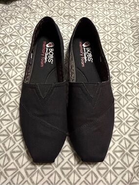 Skechers Bob’s women’s Black Slip-On Casual Shoes with Memory Foam size 8